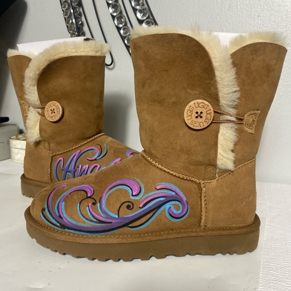 UGG Australia Boots ID#F260171 size 7 - Picture 3 of 9